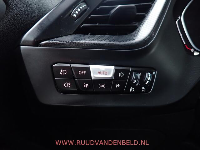 BMW 1-Serie 118i SPORTLINE / CRUISE / STOELVERWARMING / SPORTSTOEL / 17''
