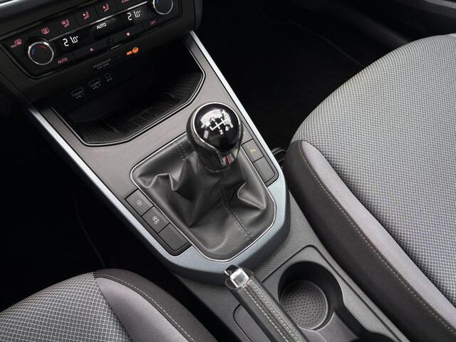Seat Arona 1.0 TSI Style Business Intense Camera, trekhaak