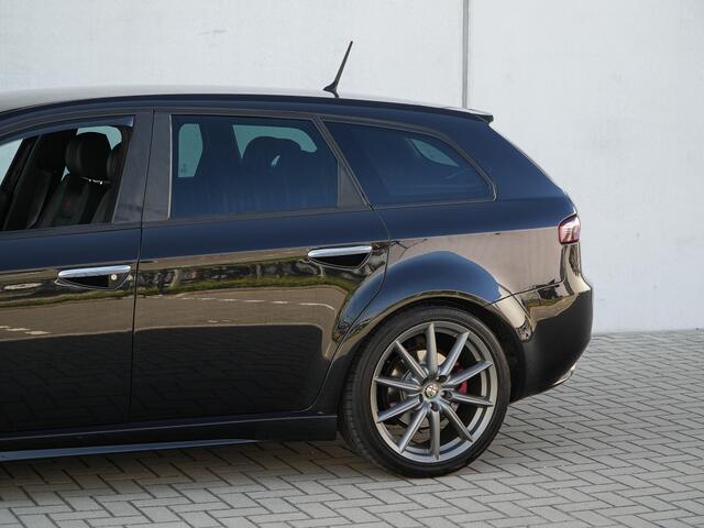 Alfa Romeo 159 Sportwagon 1.750 TBI Turbo 200 PK TI | Leder | Bose | Xenon | Cruise | 19