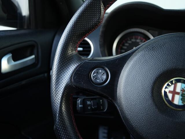 Alfa Romeo 159 Sportwagon 1.750 TBI Turbo 200 PK TI | Leder | Bose | Xenon | Cruise | 19
