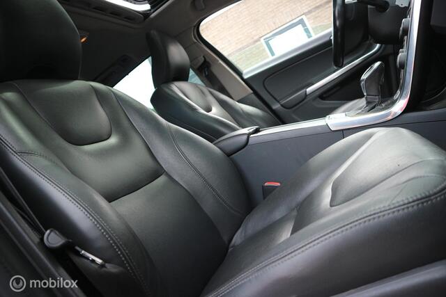 Volvo V60 2.4 D6 AWD Plug-In Hybrid Summum XENON/LEDER/2XPDC