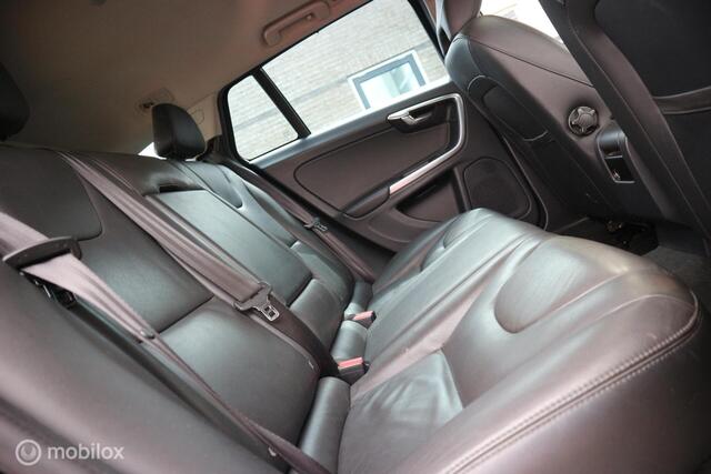 Volvo V60 2.4 D6 AWD Plug-In Hybrid Summum XENON/LEDER/2XPDC