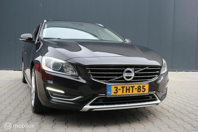 Volvo V60 2.4 D6 AWD Plug-In Hybrid Summum XENON/LEDER/2XPDC