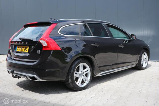 Volvo V60 2.4 D6 AWD Plug-In Hybrid Summum XENON/LEDER/2XPDC