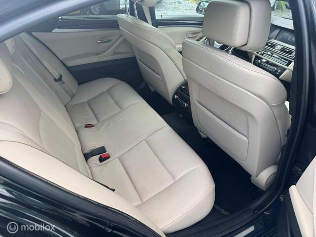 BMW 5-Serie 523i High Executive softclose piano stoelverwarming