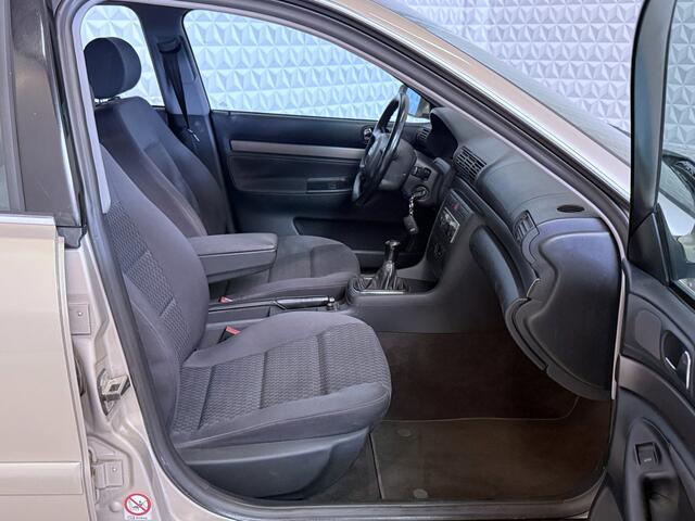 Audi A4 Limousine 1.6 Advance voor de liefhebber? 172.000km 2001