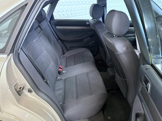 Audi A4 Limousine 1.6 Advance voor de liefhebber? 172.000km 2001