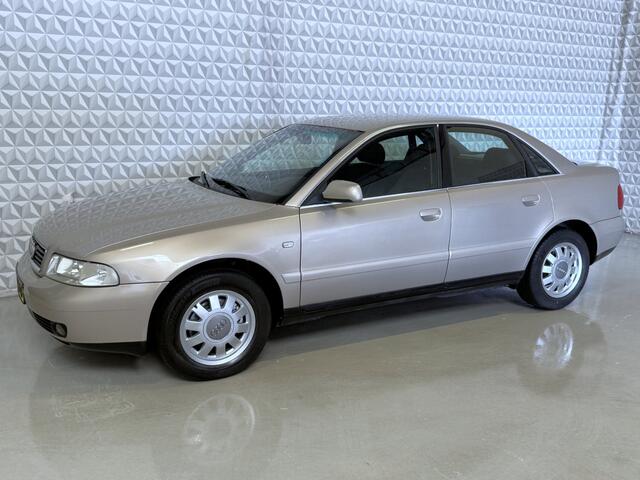 Audi A4 Limousine 1.6 Advance voor de liefhebber? 172.000km 2001