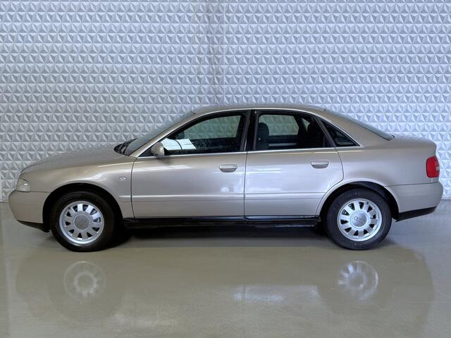 Audi A4 Limousine 1.6 Advance voor de liefhebber? 172.000km 2001