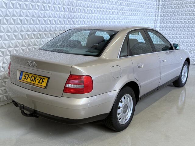 Audi A4 Limousine 1.6 Advance voor de liefhebber? 172.000km 2001