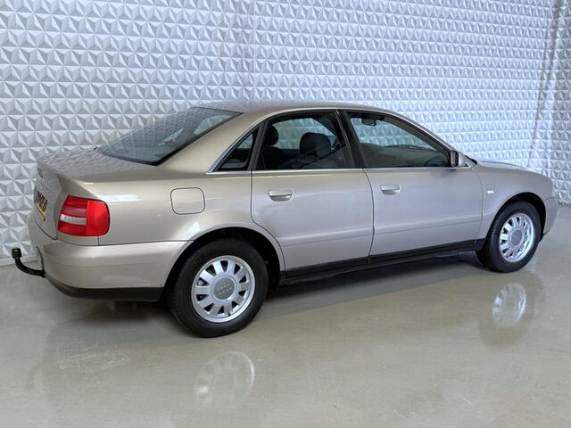 Audi A4 Limousine 1.6 Advance voor de liefhebber? 172.000km 2001