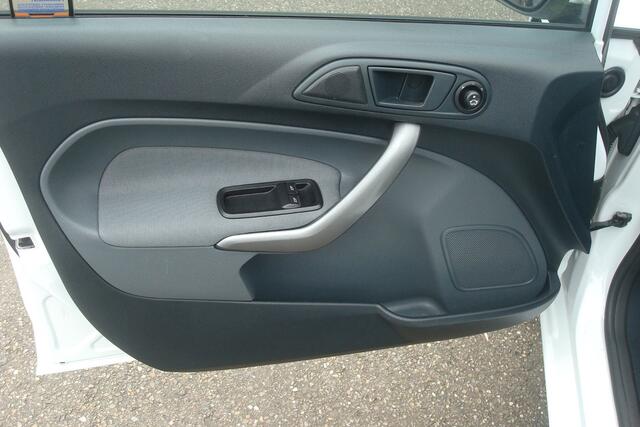 Ford Fiesta 1.25 Limited, Airco, trekhaak, zeer nette auto