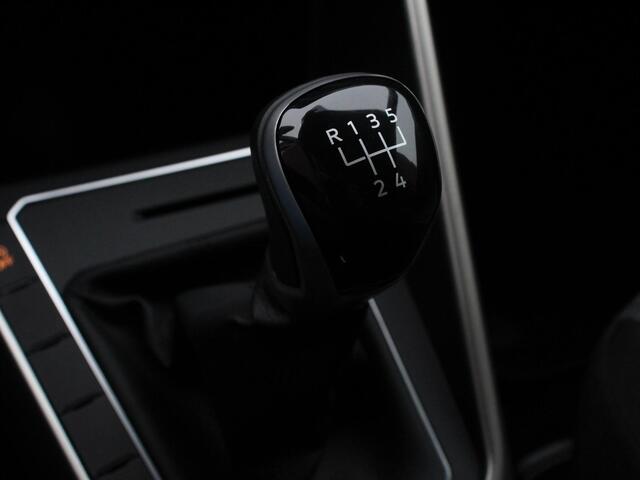 Volkswagen Polo 1.0 TSI Move Navigatie App Connect / Android Auto / Apple Carplay Climate Control Parkeer sensoren Lichtmetalen Velgen Dab Digitale Cockpit