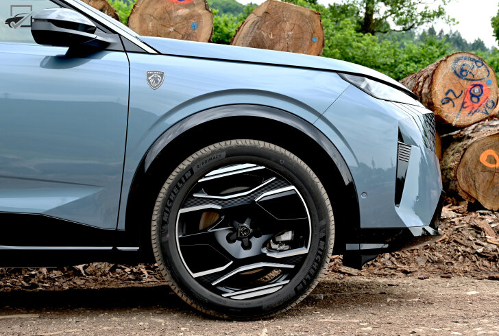 Autotest | Peugeot e-3008 Dual Motor Dat hakt er in!