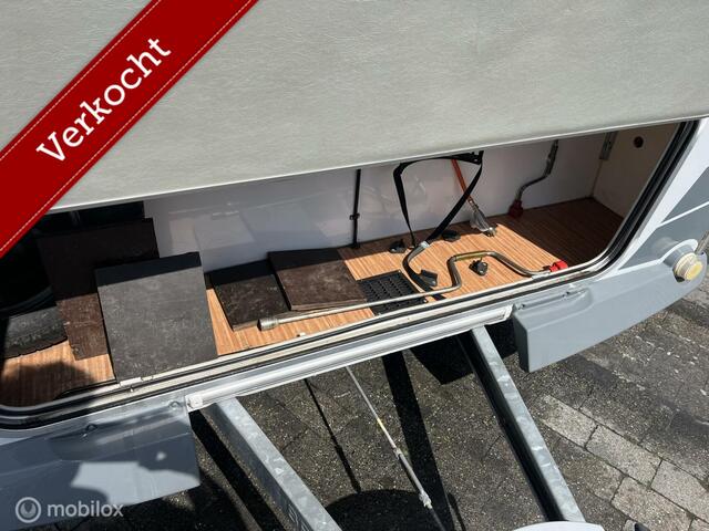 Weinsberg 500 XD Care-one Isabella voortent + Luif