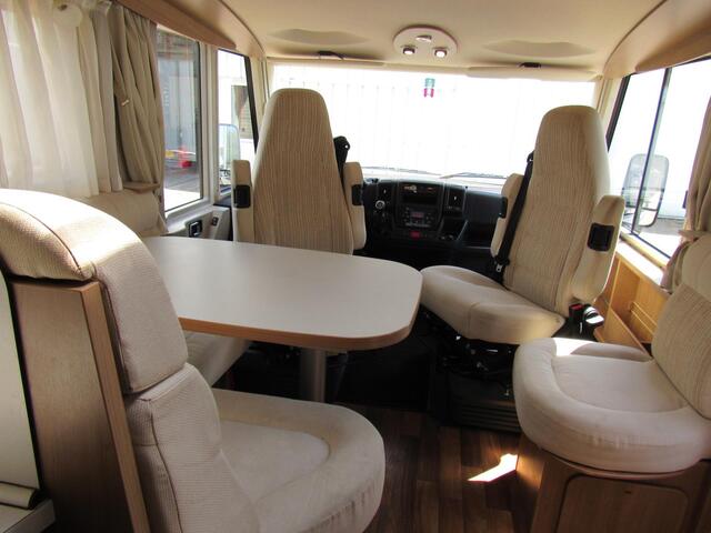 Hymer Exsis-I EX 688 Enkelebedden hefbed integ