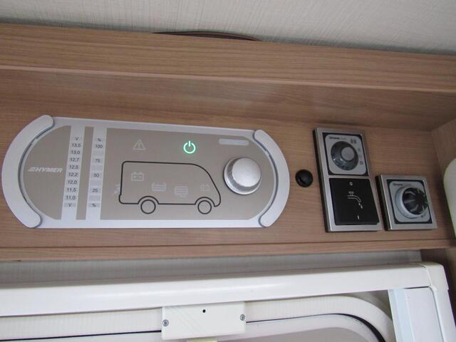 Hymer Exsis-I EX 688 Enkelebedden hefbed integ