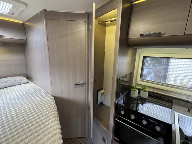 Adria Matrix Supreme M 657SF 150 pk Euro5 Rena