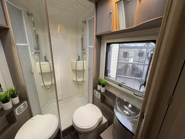 Adria Matrix Supreme M 657SF 150 pk Euro5 Rena