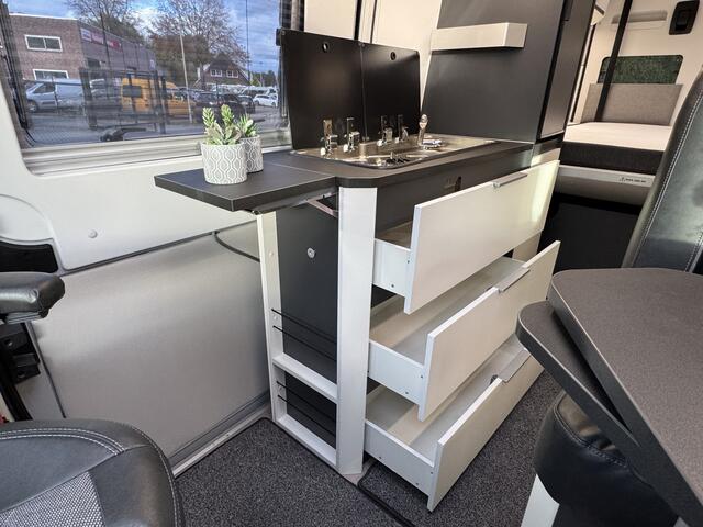 Adria Twin Supreme 640 SGX 160 pk AUTOMAAT 9-T