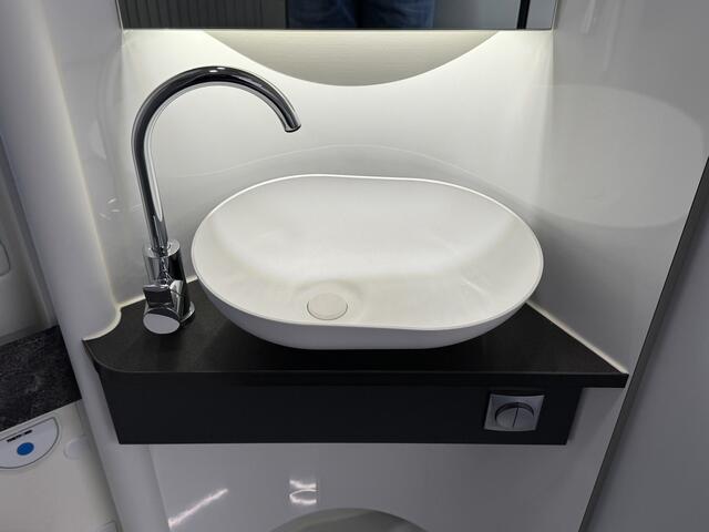 Adria Twin Supreme 640 SGX 160 pk AUTOMAAT 9-T