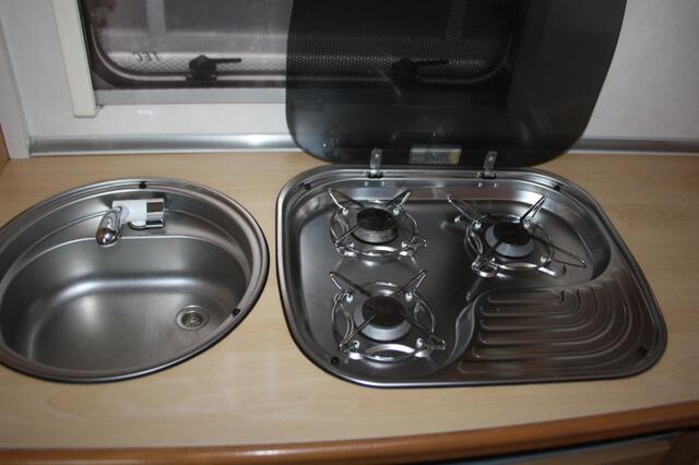 TEC 490 P1 Stapel Bed, Midden Keuken, Trein