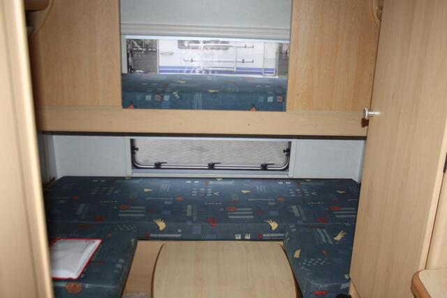 TEC 490 P1 Stapel Bed, Midden Keuken, Trein