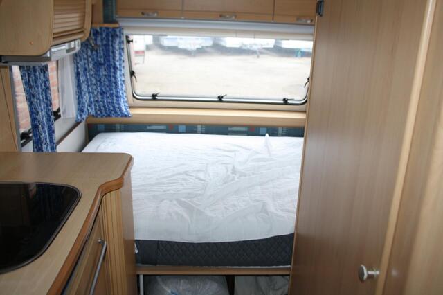 TEC 490 P1 Stapel Bed, Midden Keuken, Trein