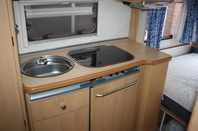 TEC 490 P1 Stapel Bed, Midden Keuken, Trein