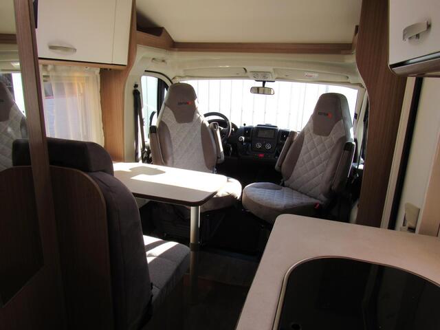 Hymer Carado V339 Europa Edition Zwart Queensb