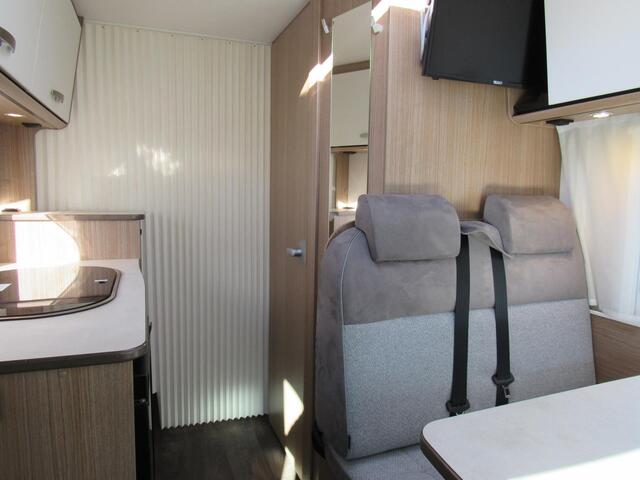 Hymer Carado V339 Europa Edition Zwart Queensb