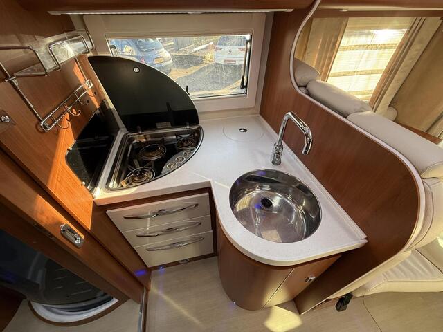 Mobilvetta KEA M76 lengte en alkoof bed 2x airco