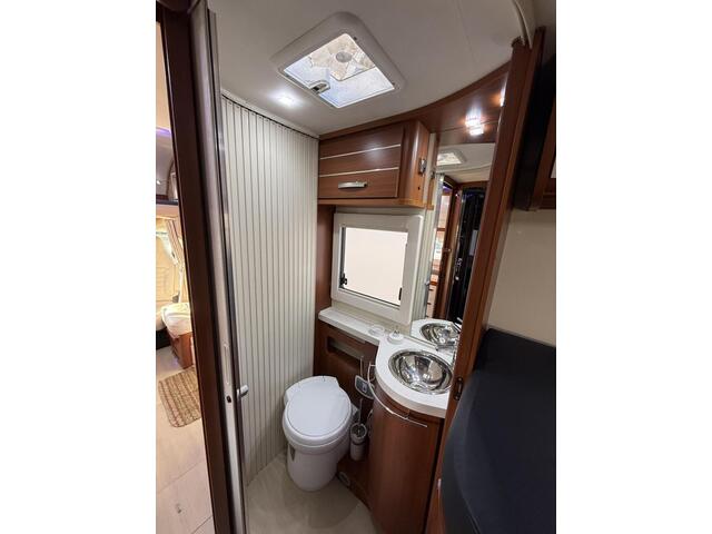 Mobilvetta KEA M76 lengte en alkoof bed 2x airco
