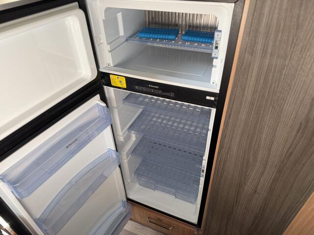 Knaus SKY TI 700 MEG SILVER SELECTION / Gratis