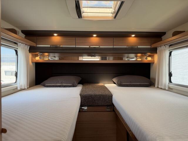 Knaus SKY TI 700 MEG SILVER SELECTION / Gratis