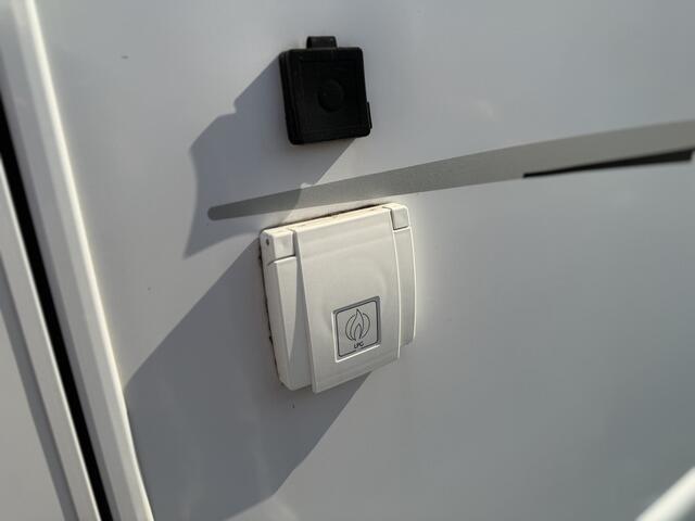 Knaus SKY TI 700 MEG SILVER SELECTION / Gratis