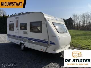 Hobby 450 UF de Luxe easy vastbed Rondzit Voor