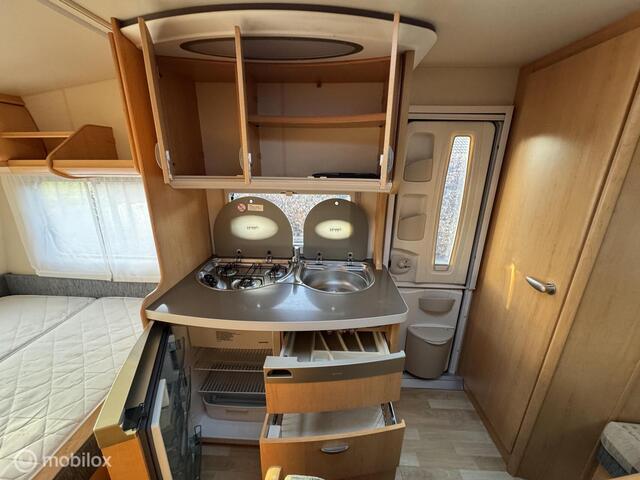 Hobby 400 SF de Luxe Vastbed Treinzit LICHTGEW