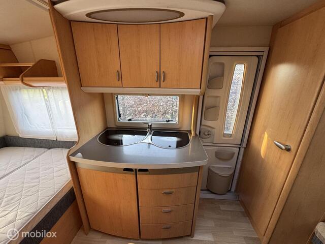 Hobby 400 SF de Luxe Vastbed Treinzit LICHTGEW