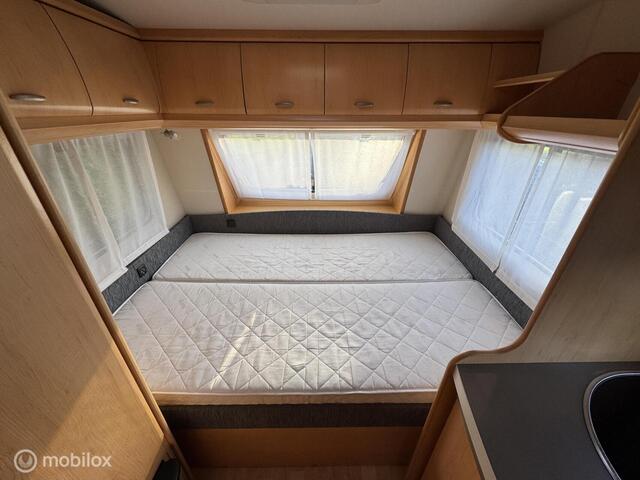 Hobby 400 SF de Luxe Vastbed Treinzit LICHTGEW