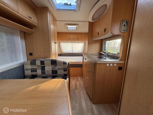 Hobby 400 SF de Luxe Vastbed Treinzit LICHTGEW