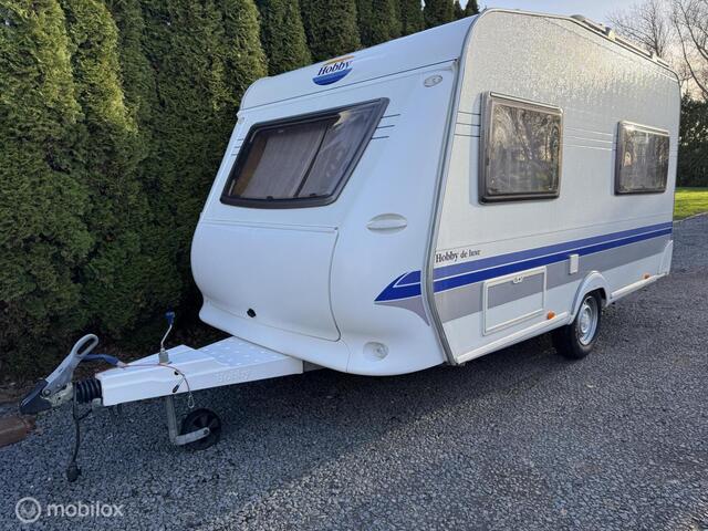 Hobby 400 SF de Luxe Vastbed Treinzit LICHTGEW