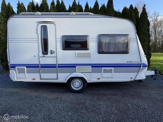 Hobby 400 SF de Luxe Vastbed Treinzit LICHTGEW