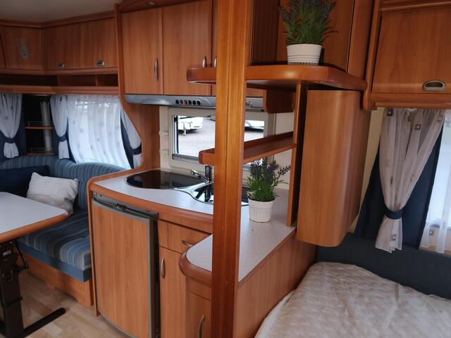 Hobby DE luxe Easy 460 UFE Mover Lengtebed Zit