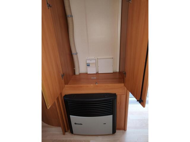 Hobby DE luxe Easy 460 UFE Mover Lengtebed Zit
