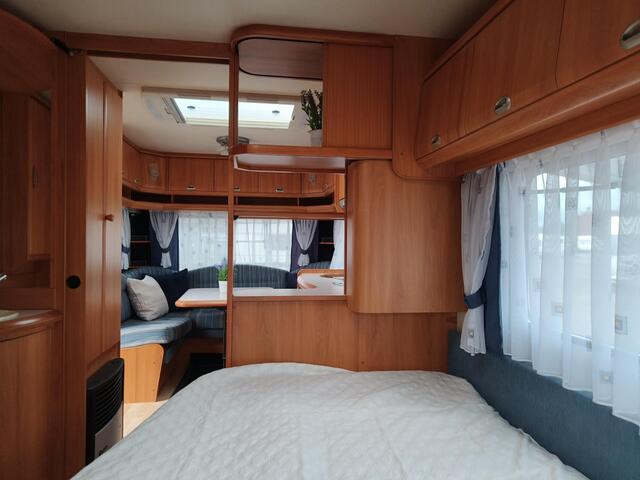 Hobby DE luxe Easy 460 UFE Mover Lengtebed Zit