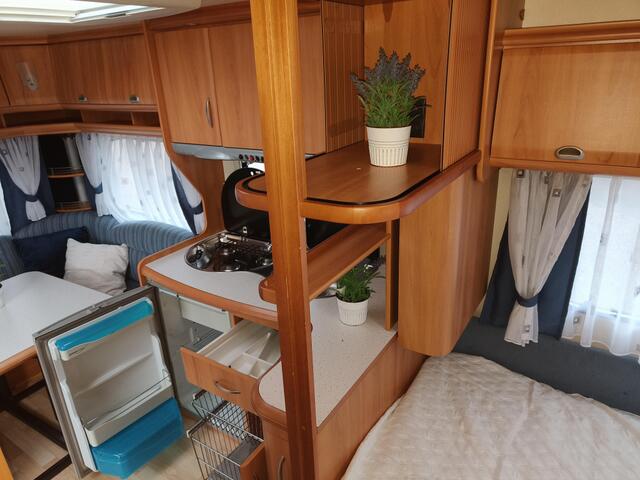 Hobby DE luxe Easy 460 UFE Mover Lengtebed Zit