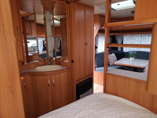 Hobby DE luxe Easy 460 UFE Mover Lengtebed Zit