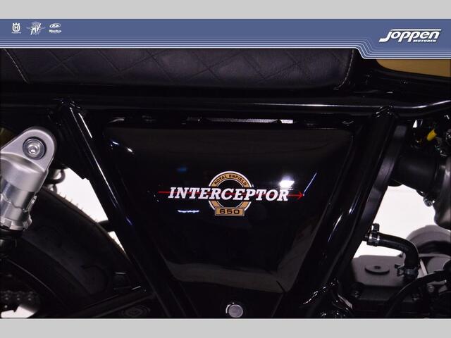 Royal Enfield Interceptor650 black edition