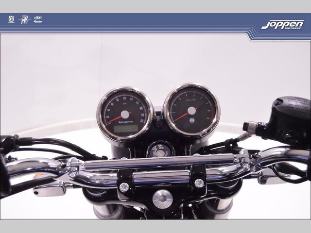 Royal Enfield Interceptor650 black edition